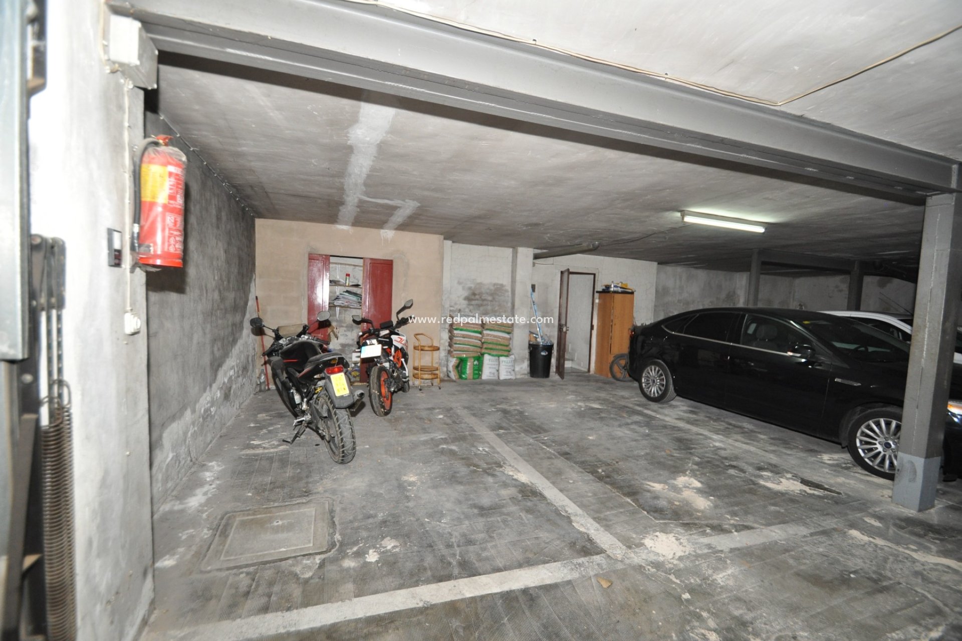 Resale - Parking -
Pinoso - Inland