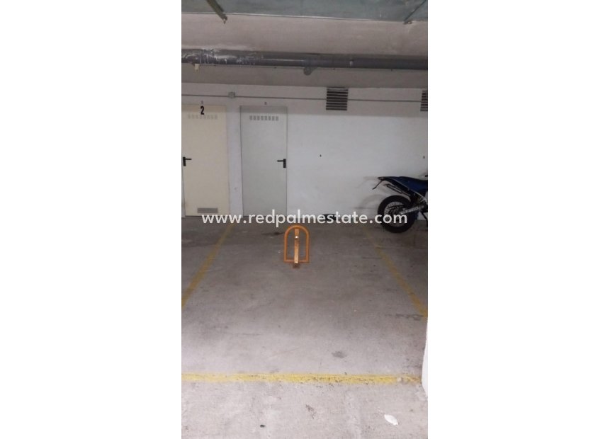 Resale - parking space -
Torrevieja - Habaneras