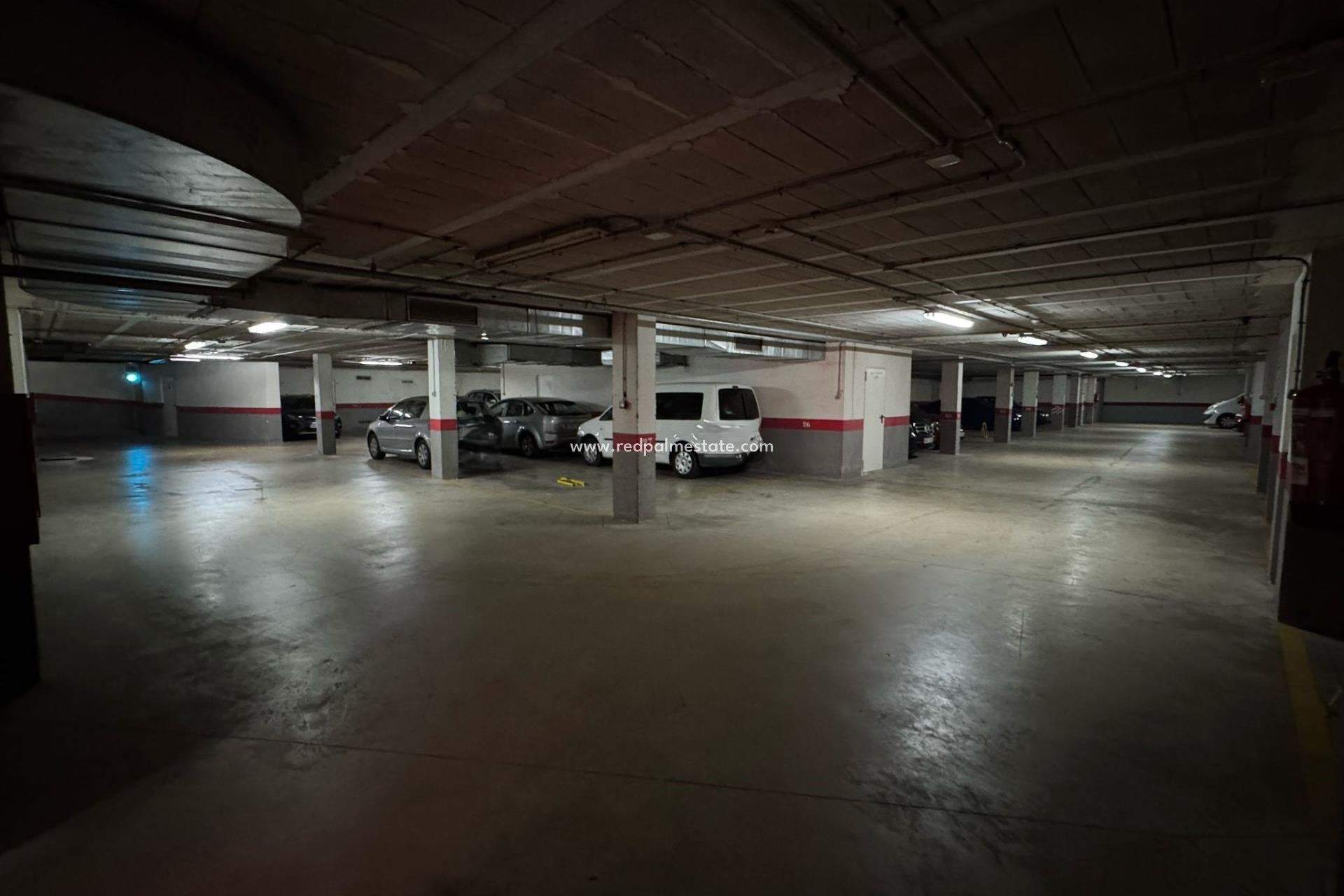 Resale - Parking -
Torrevieja - Centro Torrevieja