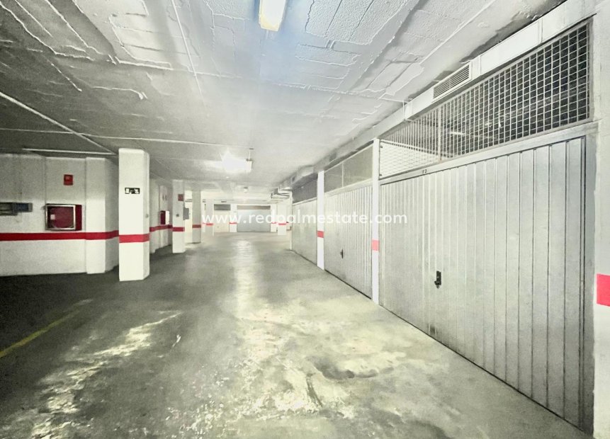 Resale - Parking -
Torrevieja - Centro