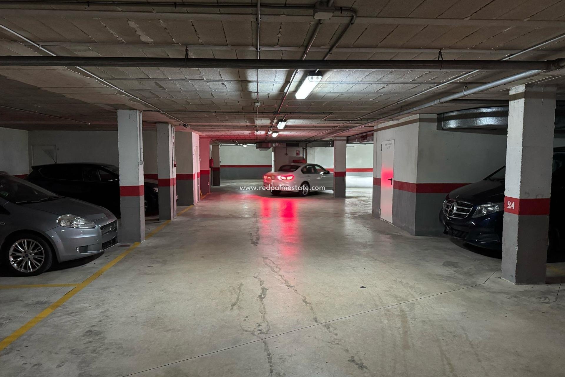 Resale - Parking -
Torrevieja - Centro