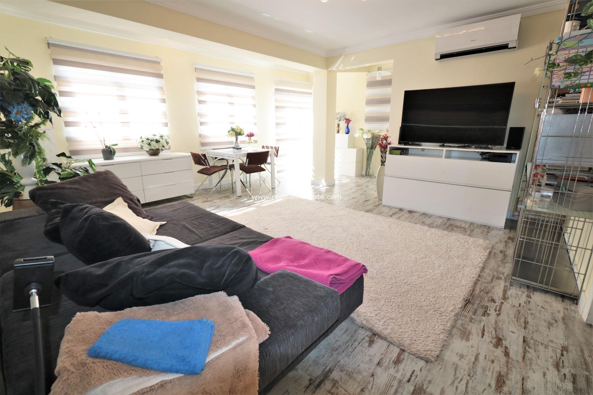 Resale - Penthouse -
Torrevieja - Playa de los Naufragos