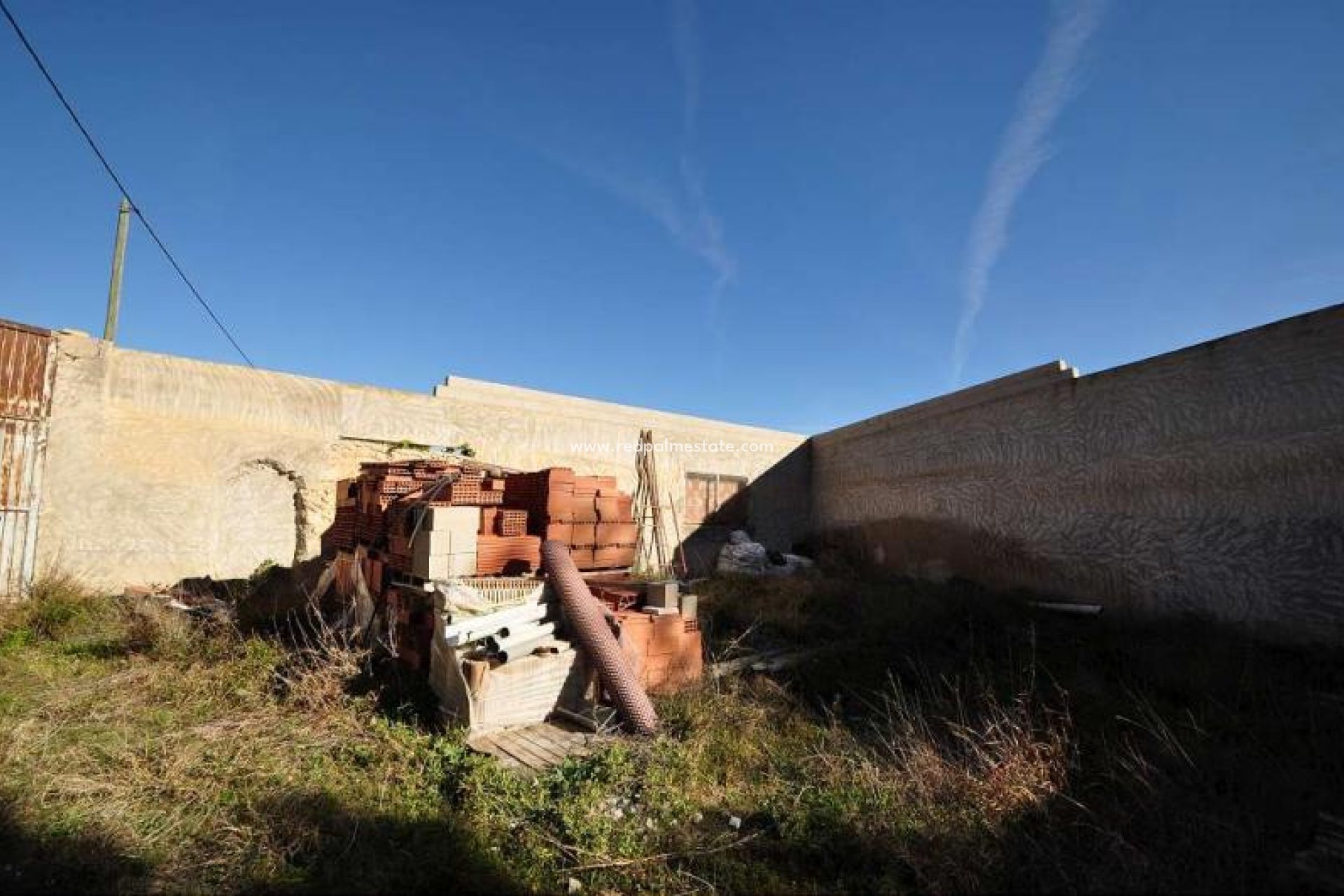 Resale - Plot -
Chinorlet - Inland