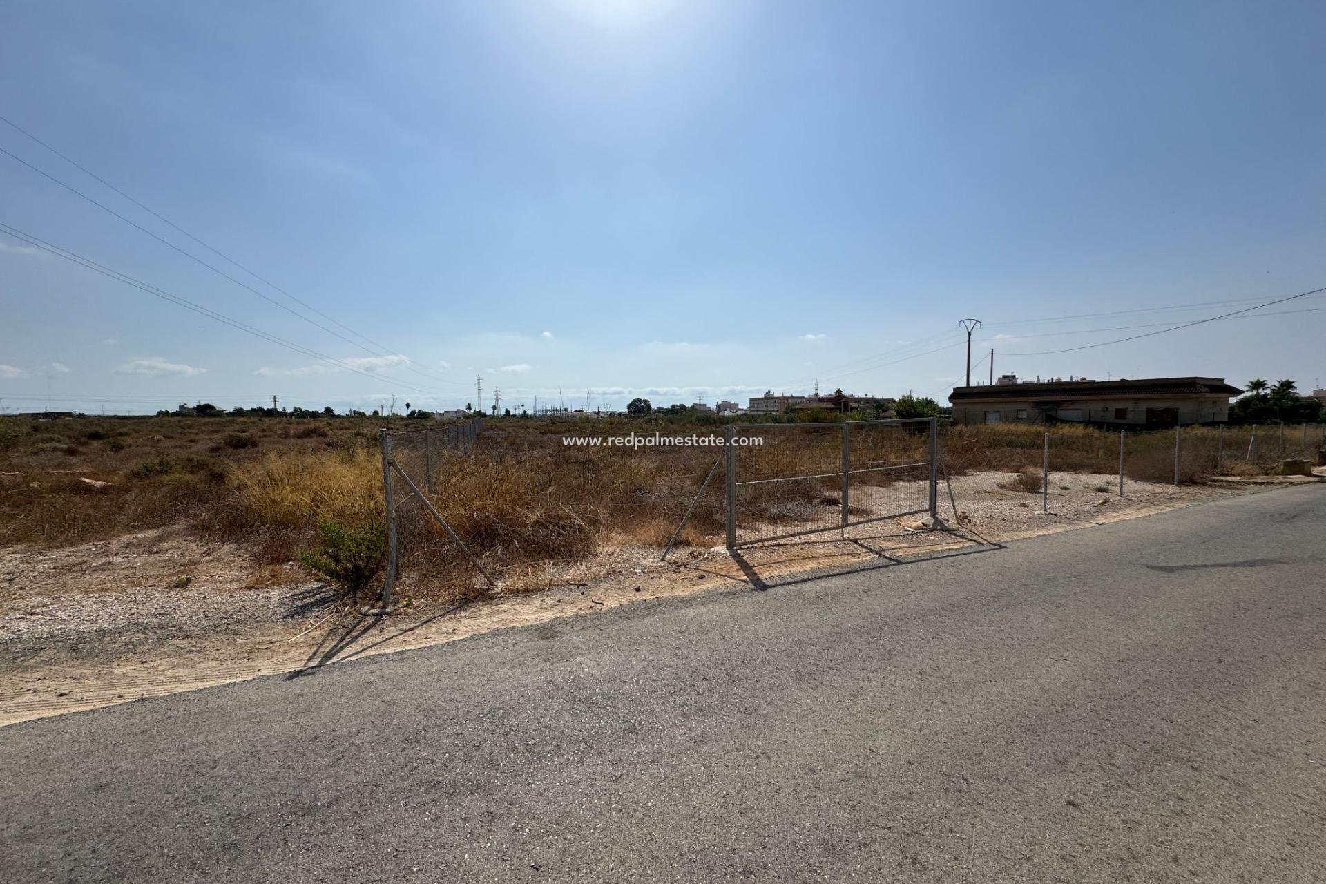 Resale - Plot -
Montesinos - Pueblo 8