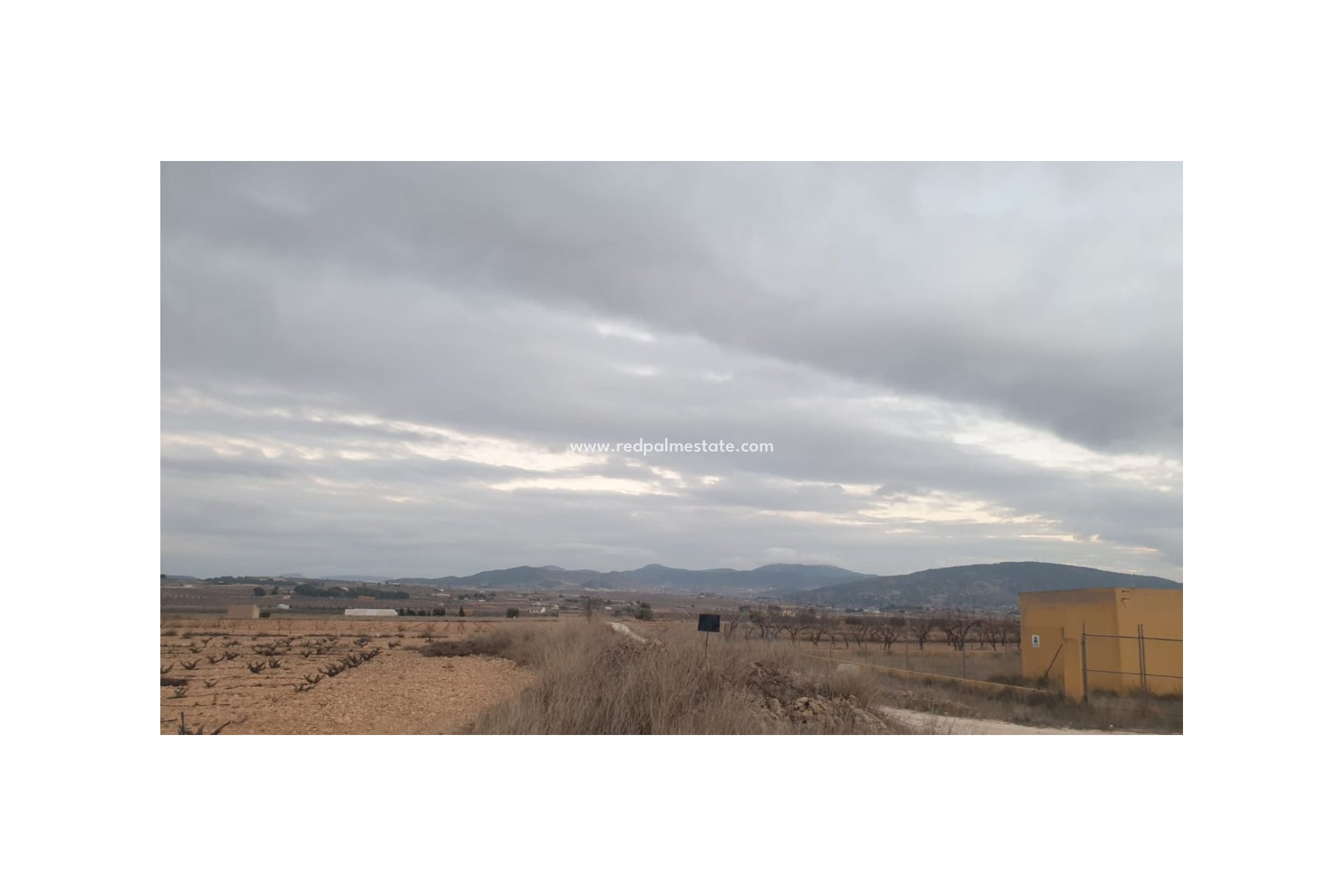 Resale - Plot -
Pinoso - Inland