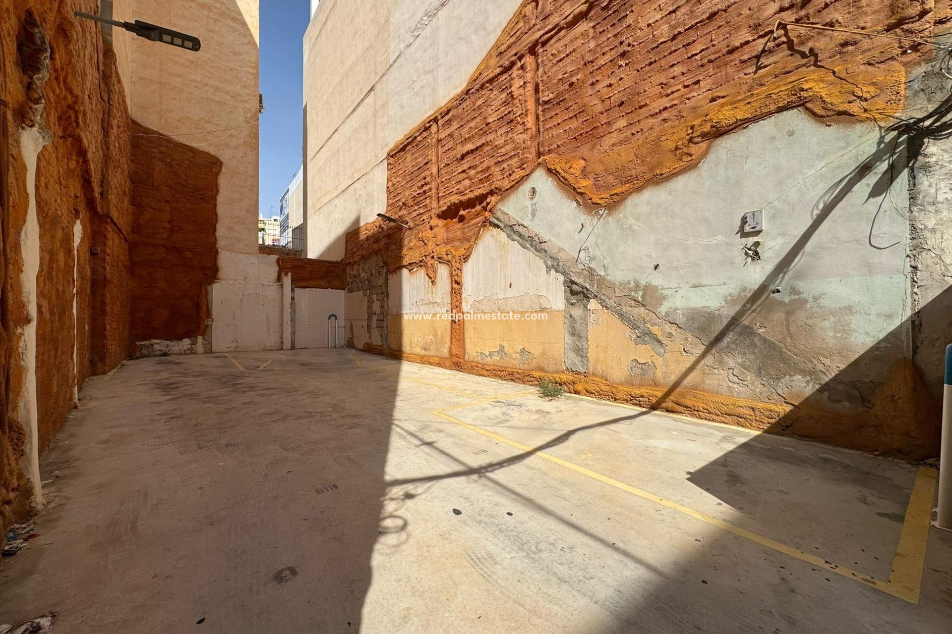 Resale - Plot -
Torrevieja