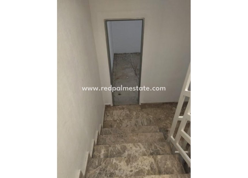 Resale - Storeroom -
Torrevieja - Punta prima