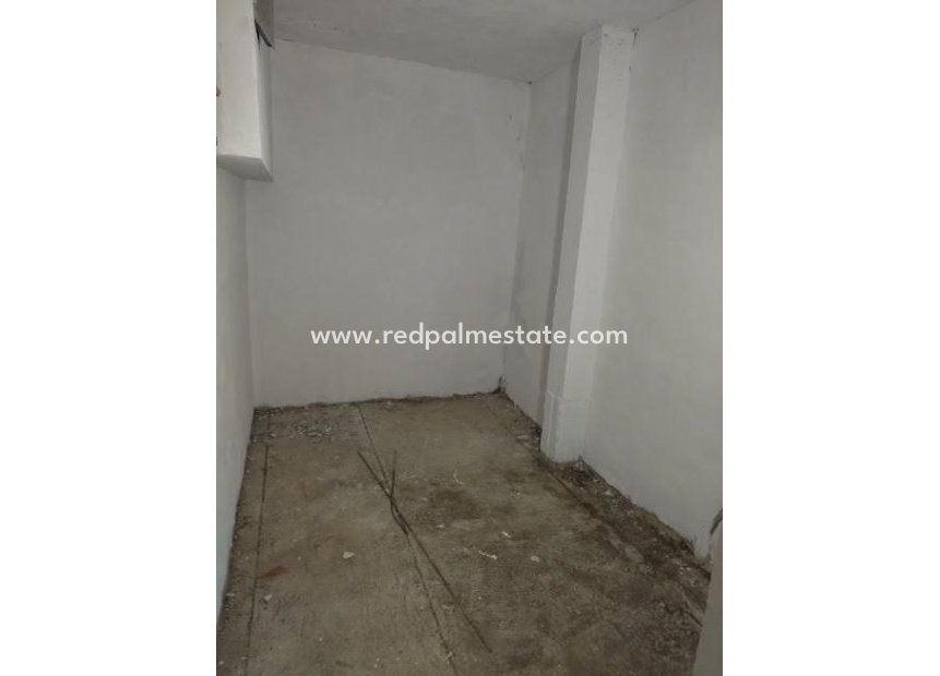 Resale - Storeroom -
Torrevieja - Punta prima