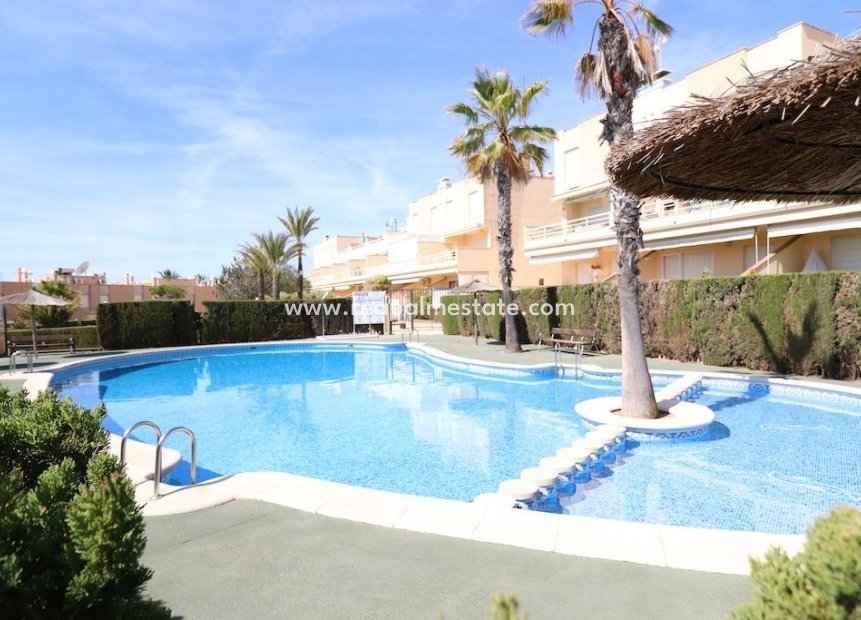 Resale - Terraced house -
Orihuela Costa - Agua Marina