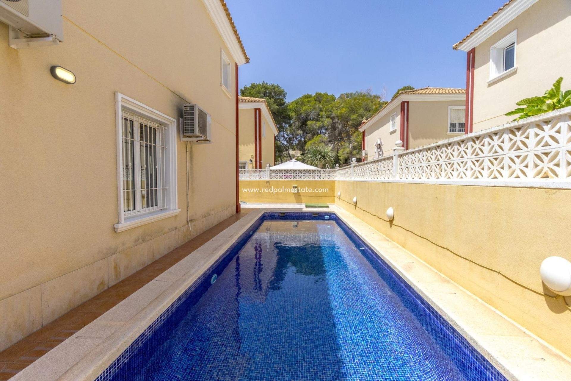 Resale - Terraced house -
Orihuela Costa - Campoamor