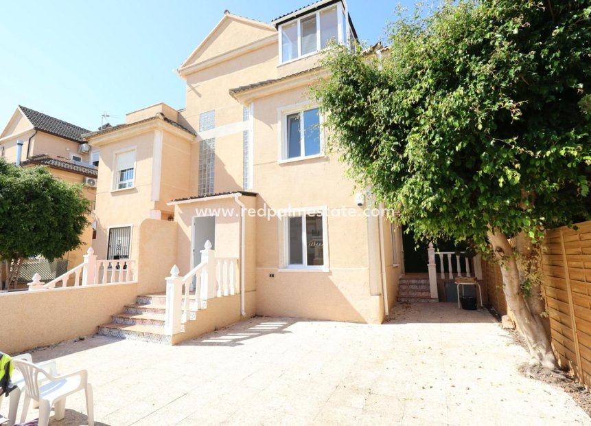 Resale - Terraced house -
Orihuela Costa - La Zenia