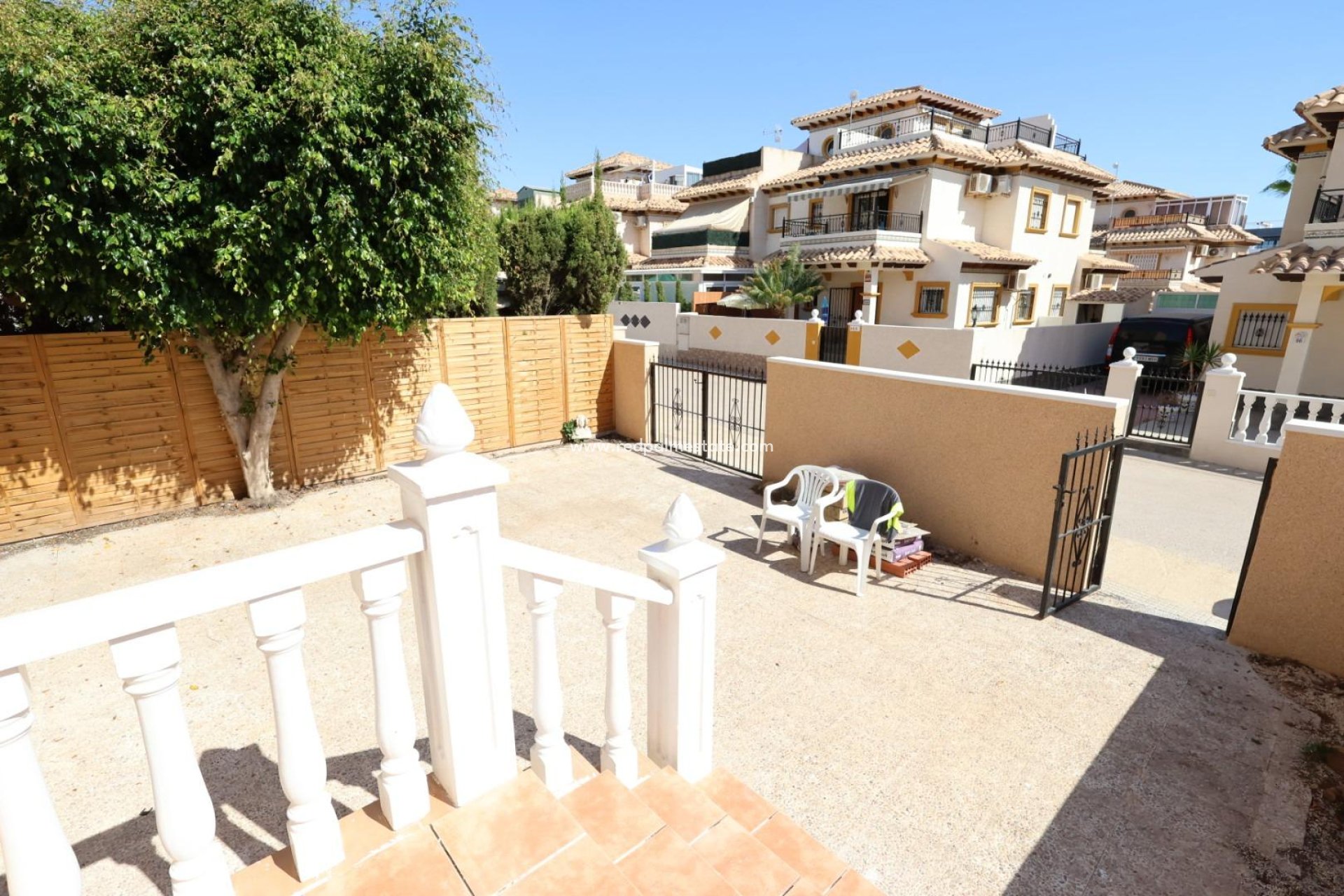 Resale - Terraced house -
Orihuela Costa - La Zenia