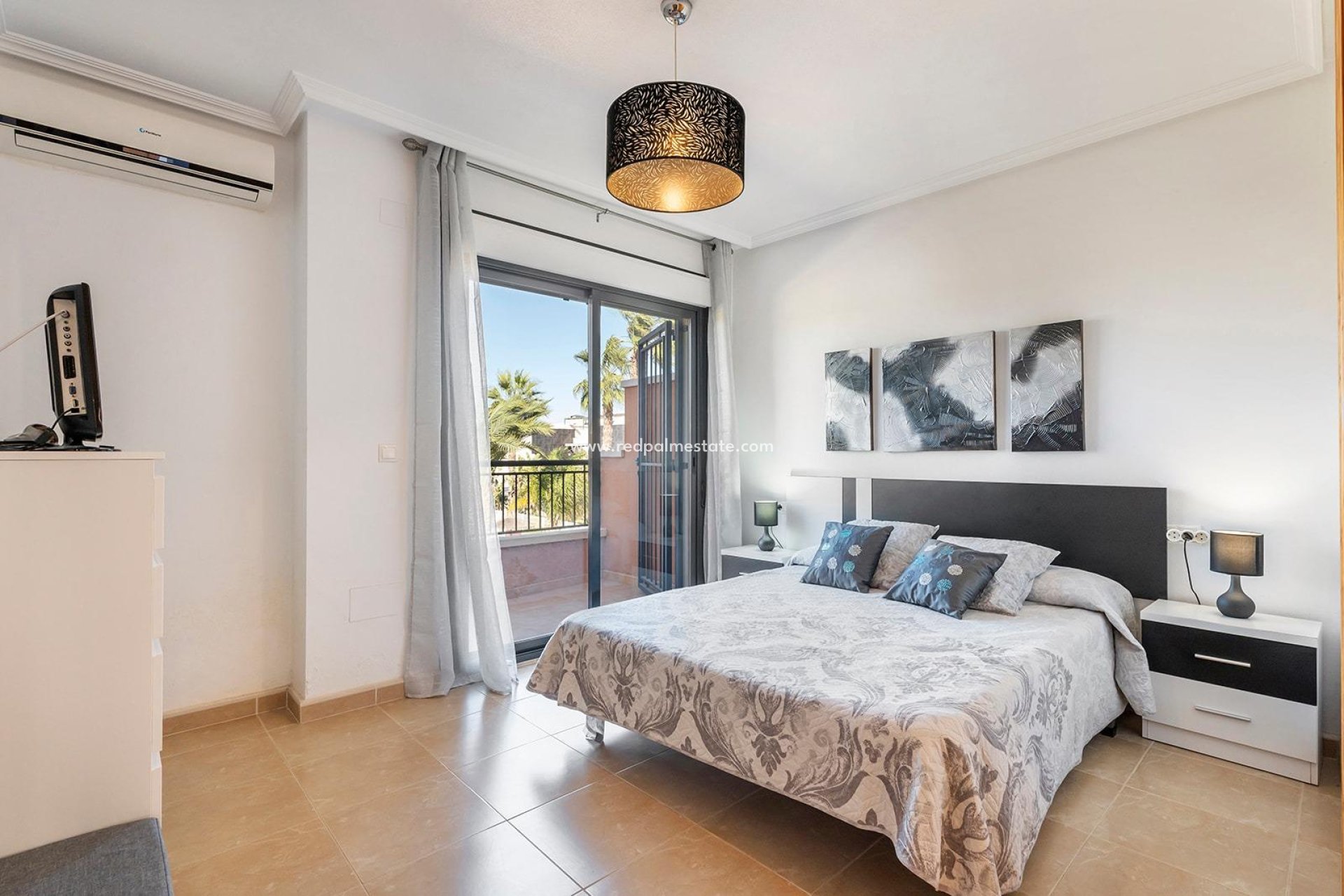 Resale - Terraced house -
Orihuela Costa - Los Dolses