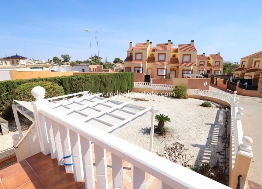 Resale - Terraced house -
Orihuela Costa - Montezenia