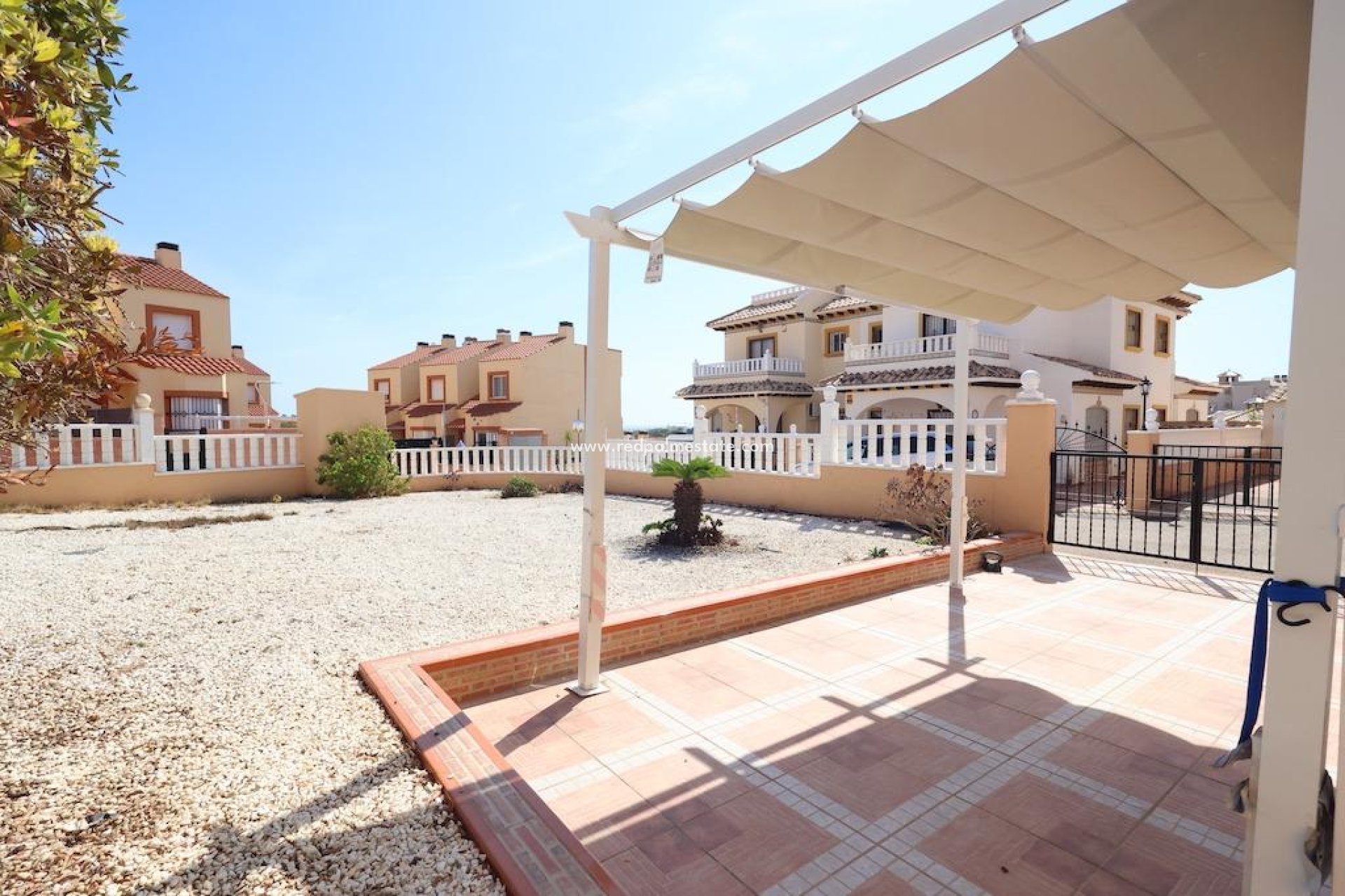 Resale - Terraced house -
Orihuela Costa - Montezenia