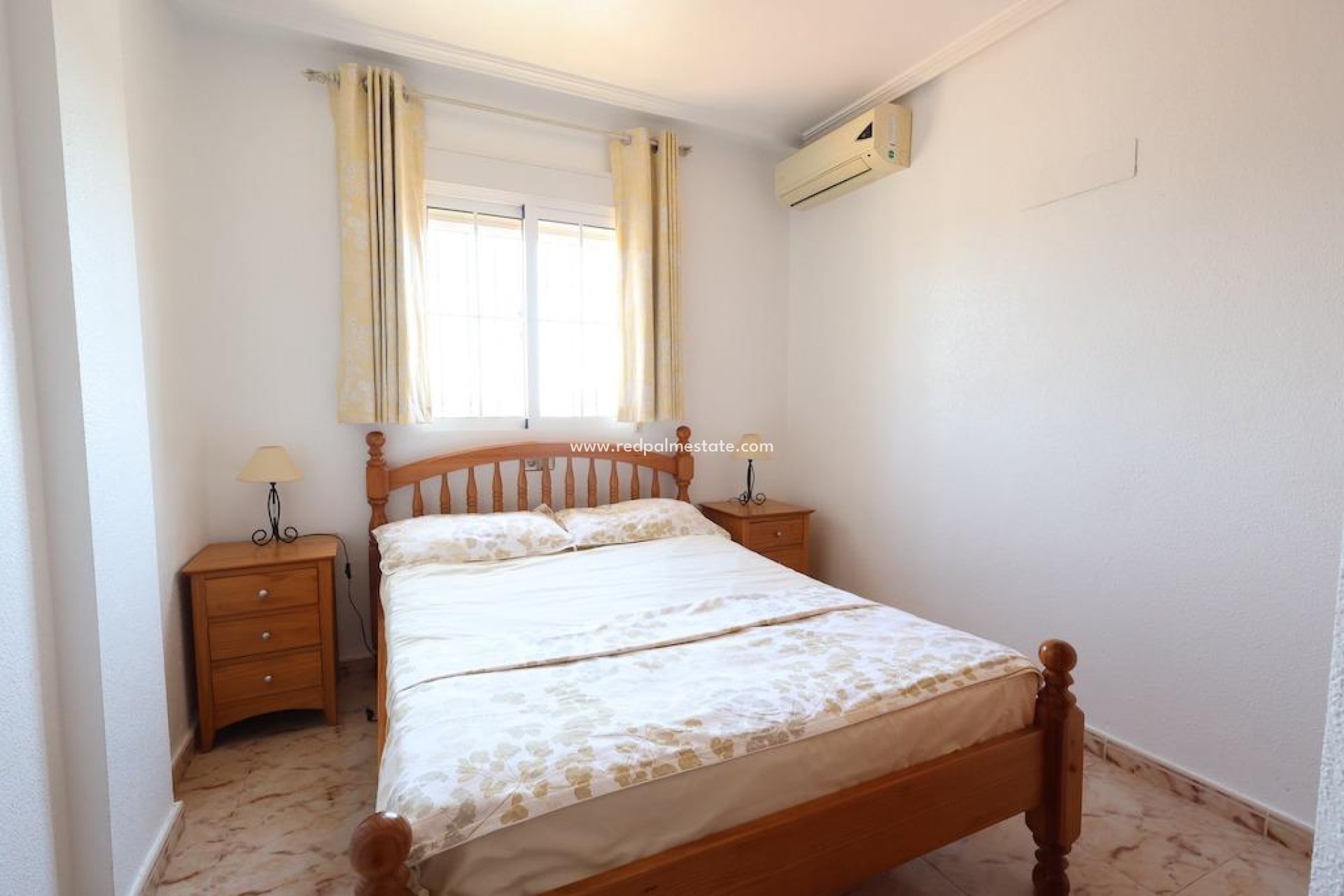 Resale - Terraced house -
Orihuela Costa - Montezenia