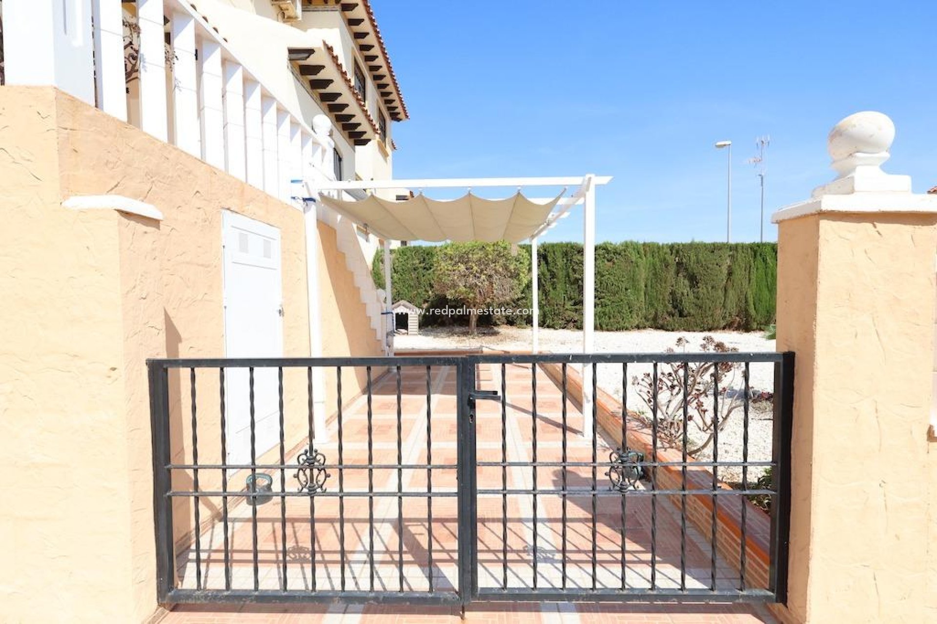 Resale - Terraced house -
Orihuela Costa - Montezenia