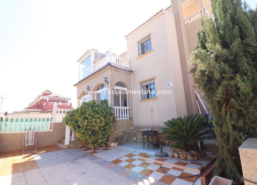 Resale - Terraced house -
Orihuela Costa - PAU 26