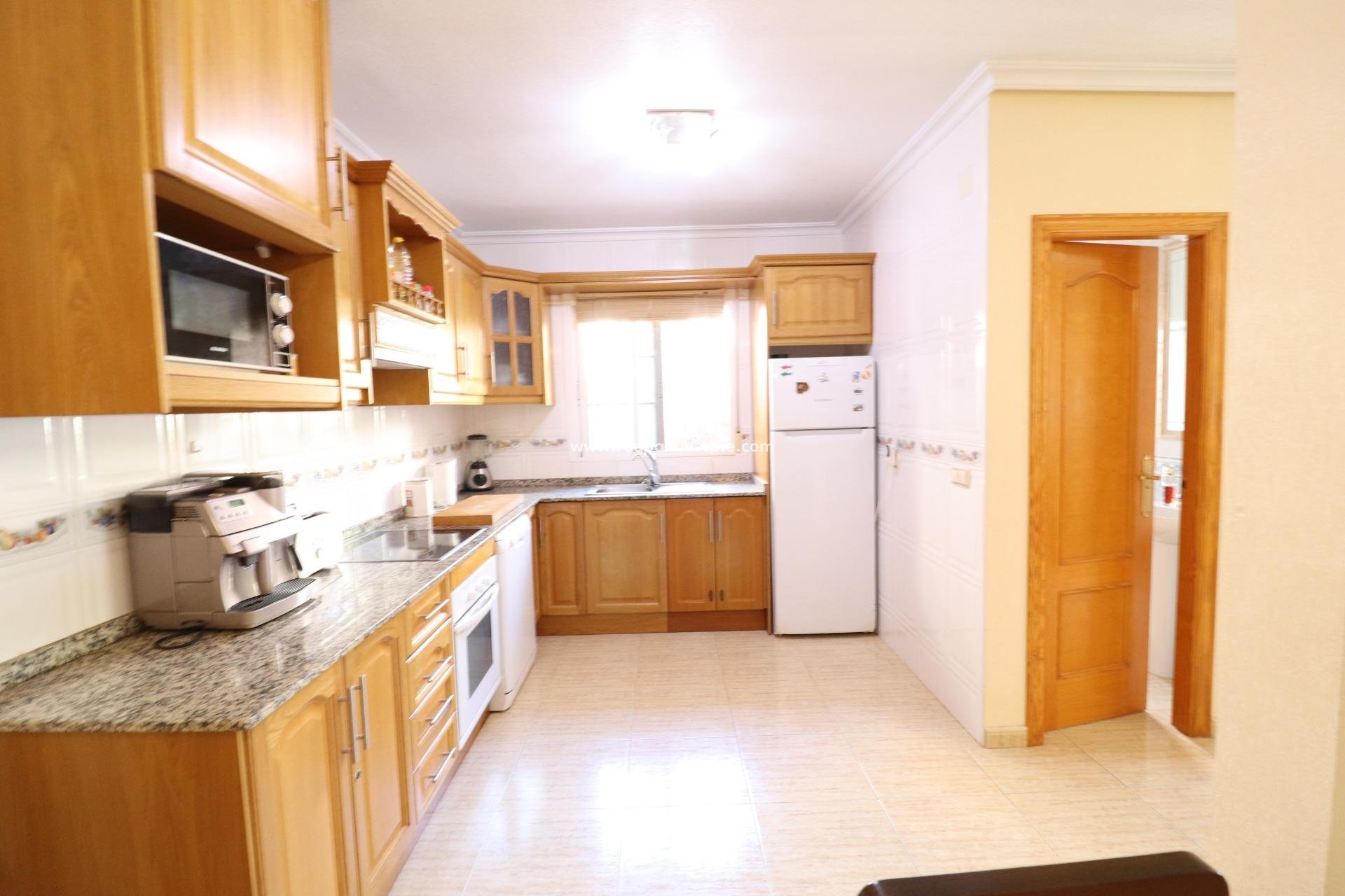 Resale - Terraced house -
Orihuela Costa - PAU 26