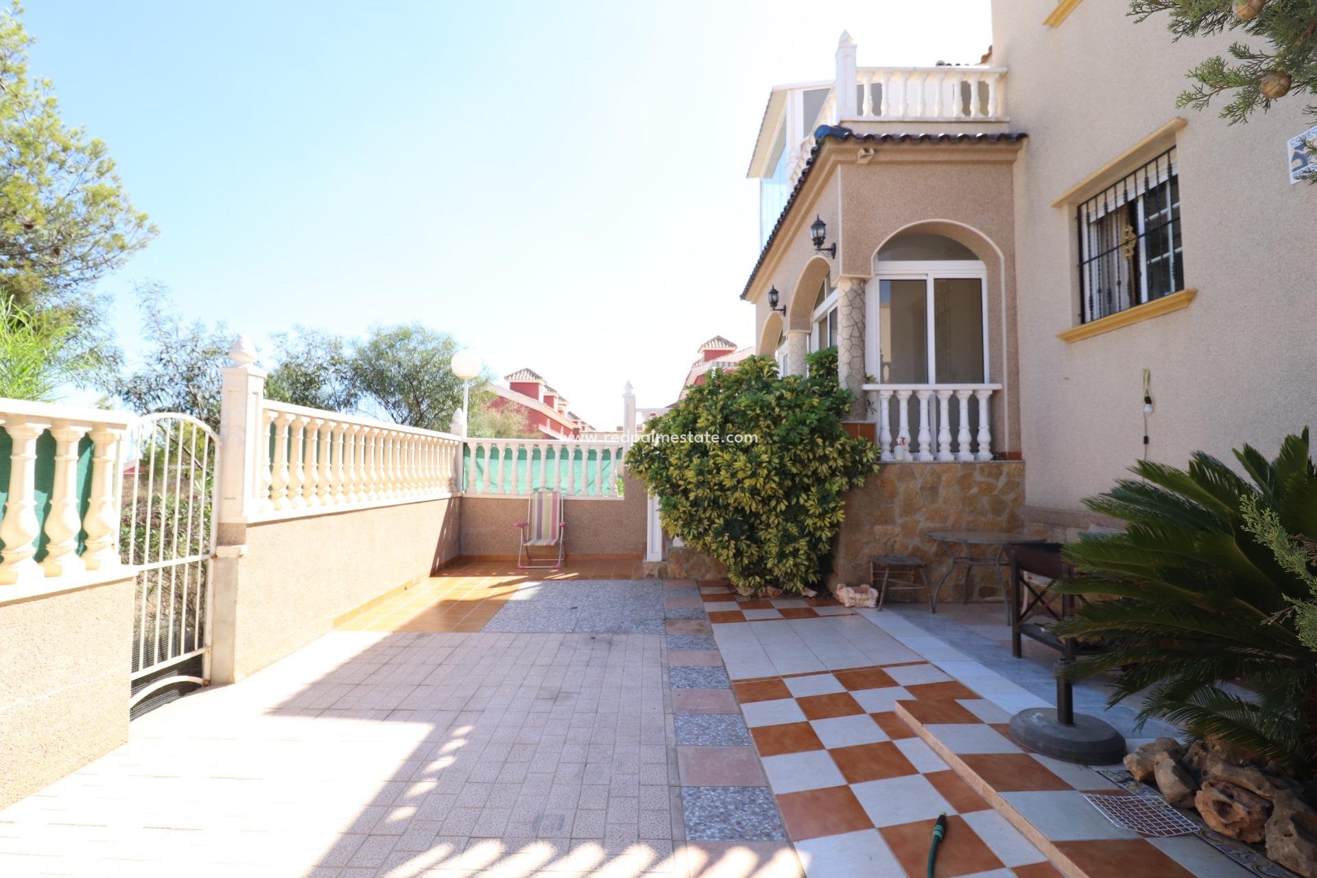 Resale - Terraced house -
Orihuela Costa - PAU 26