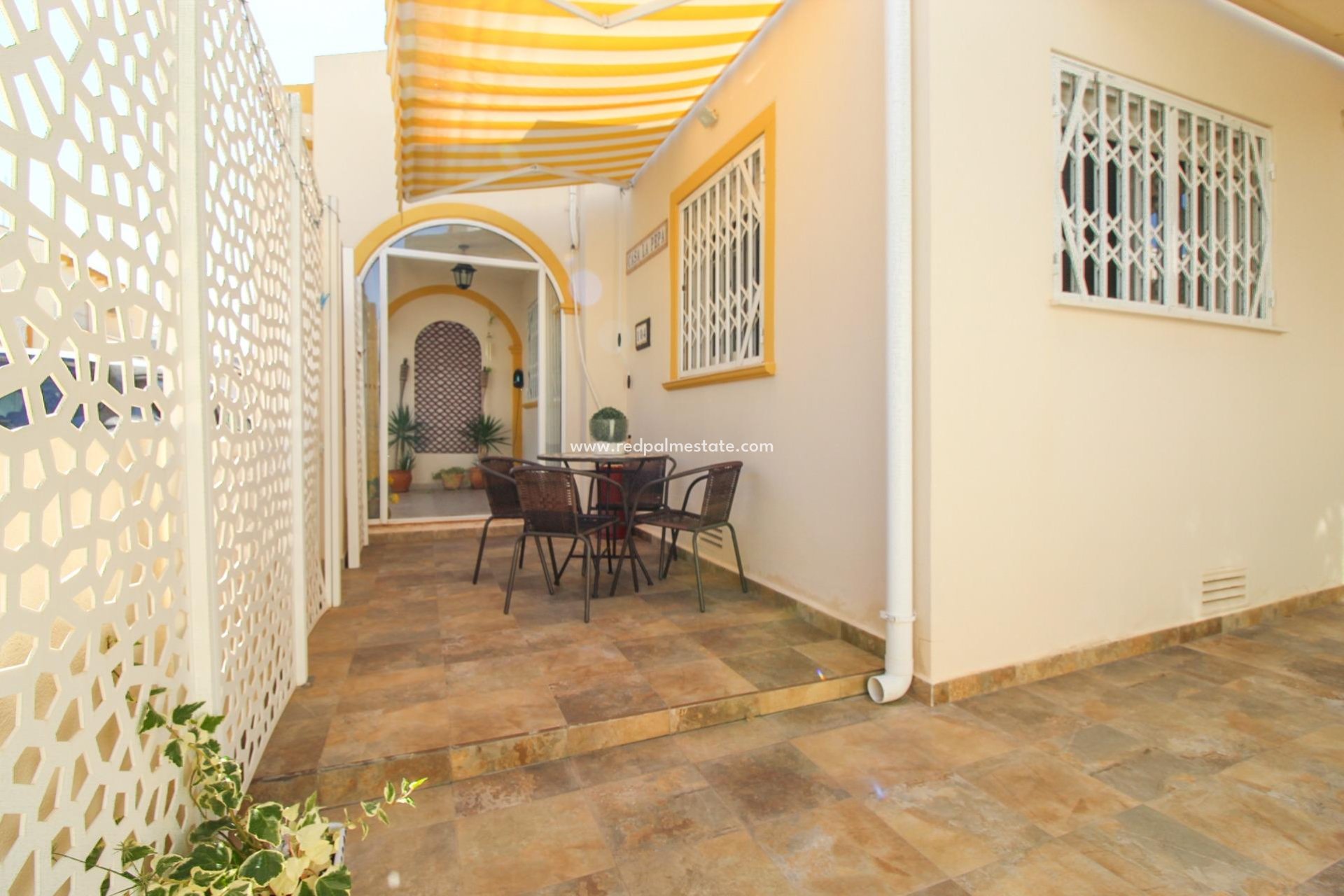 Resale - Terraced house -
Orihuela Costa - Playa Flamenca