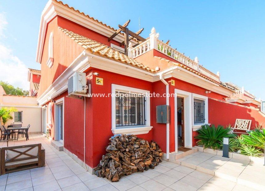 Resale - Terraced house -
Orihuela Costa - Villamartín