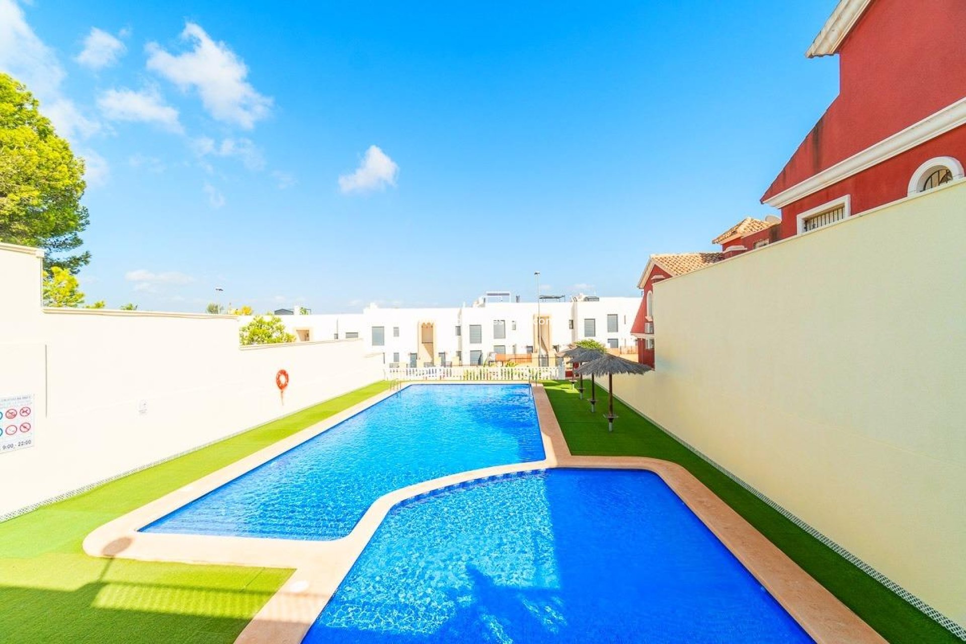 Resale - Terraced house -
Orihuela Costa - Villamartín