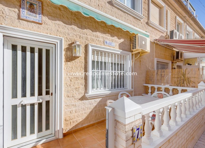 Resale - Terraced house -
Torrevieja - La Mata