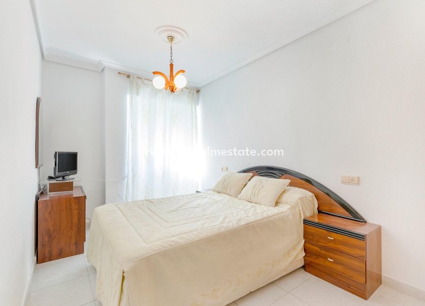 Resale - Terraced house -
Torrevieja - La Mata