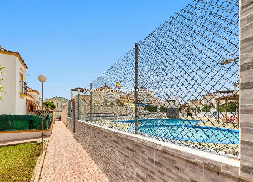 Resale - Terraced house -
Torrevieja - Los Altos