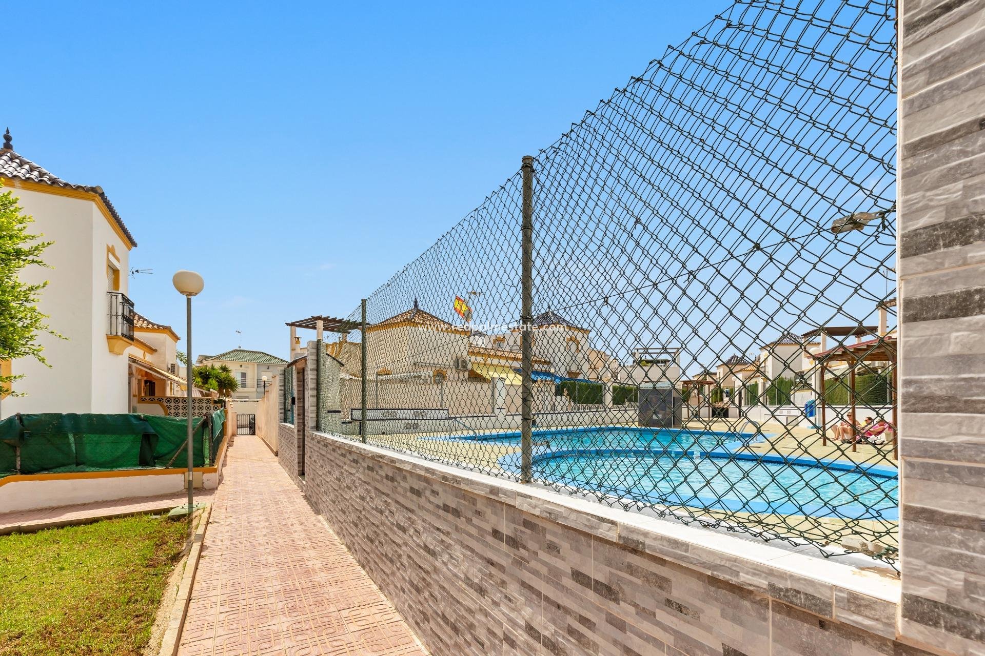 Resale - Terraced house -
Torrevieja - Los Altos