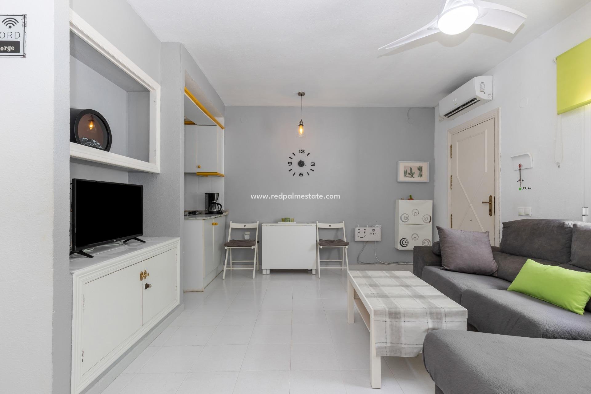 Resale - Terraced house -
Torrevieja - Los Altos