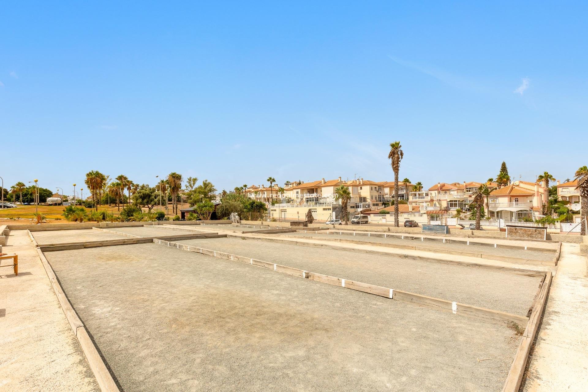 Resale - Terraced house -
Torrevieja - Los Altos