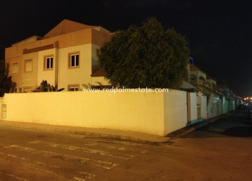 Resale - Terraced house -
Torrevieja - Torretas