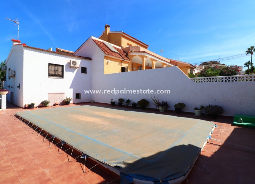 Resale - Town House -
Benijofar