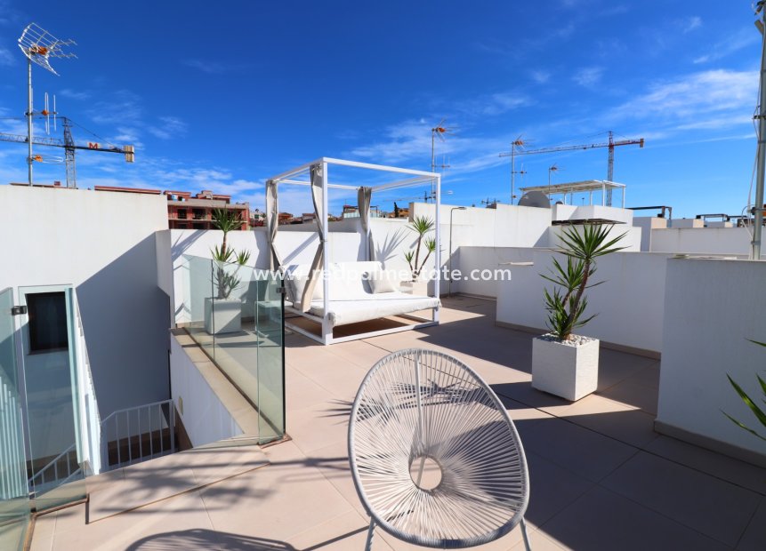 Resale - Town House -
Benijofar