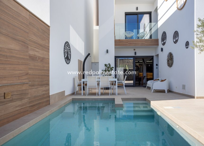 Resale - Town House -
Benijofar