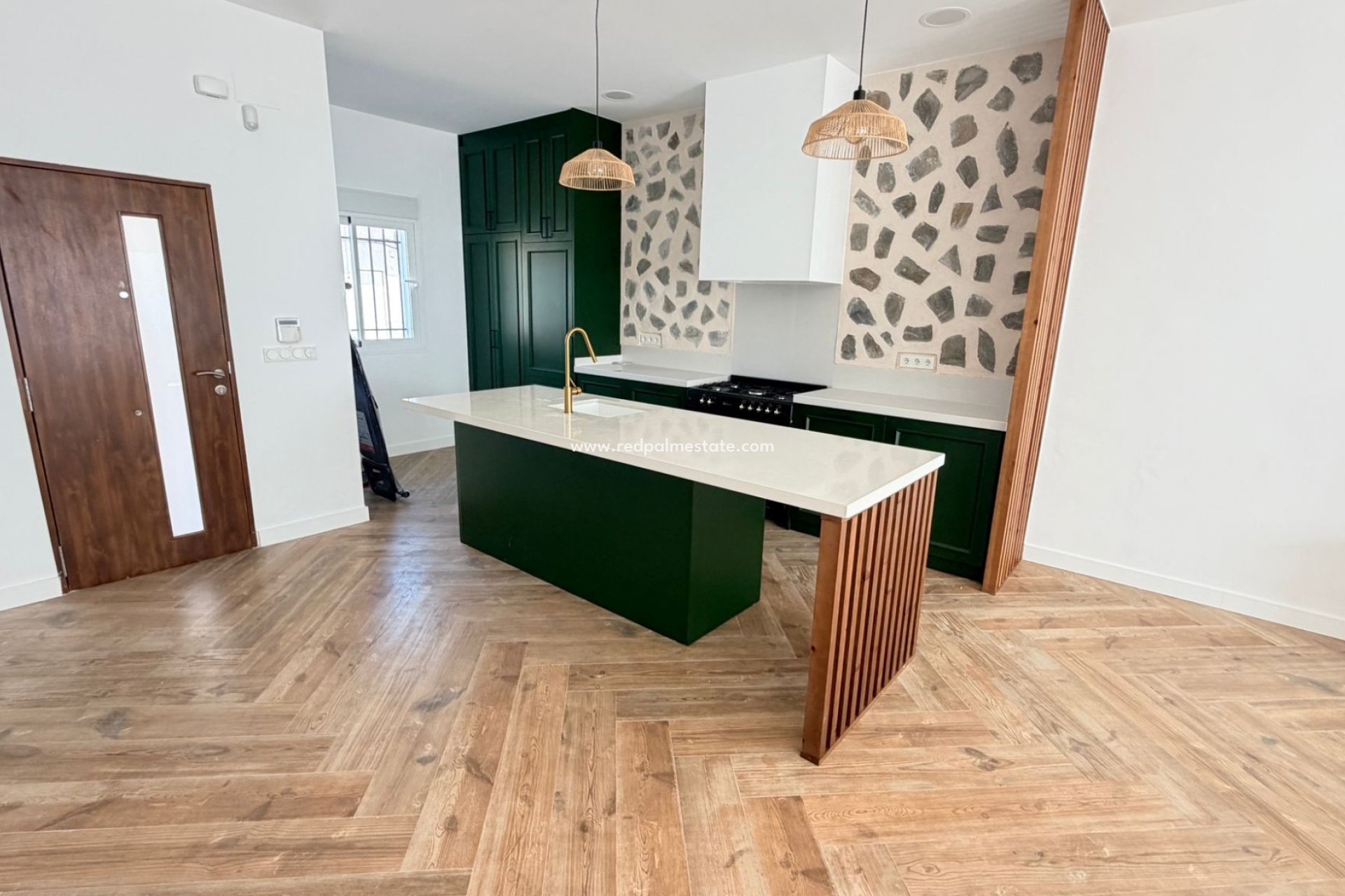 Resale - Town House -
Catral