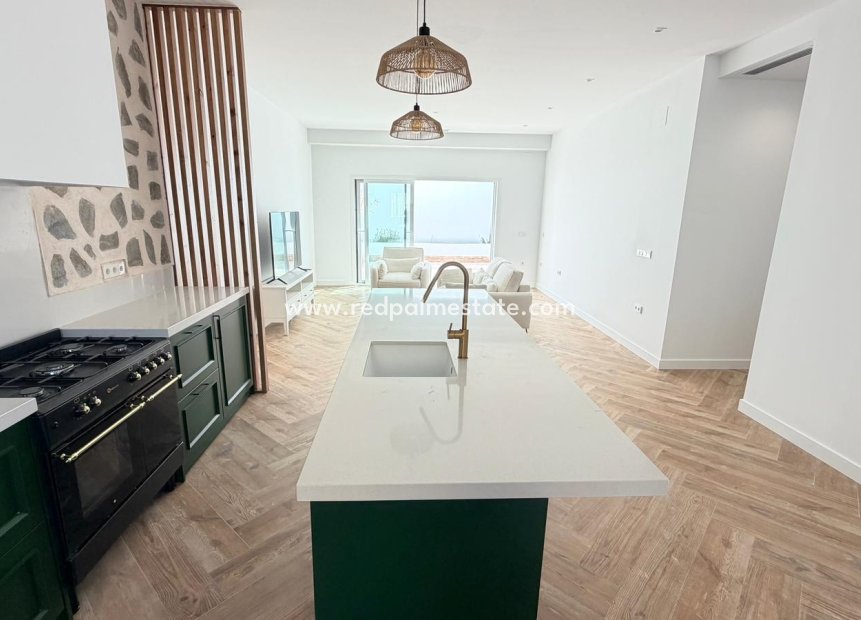 Resale - Town House -
Catral