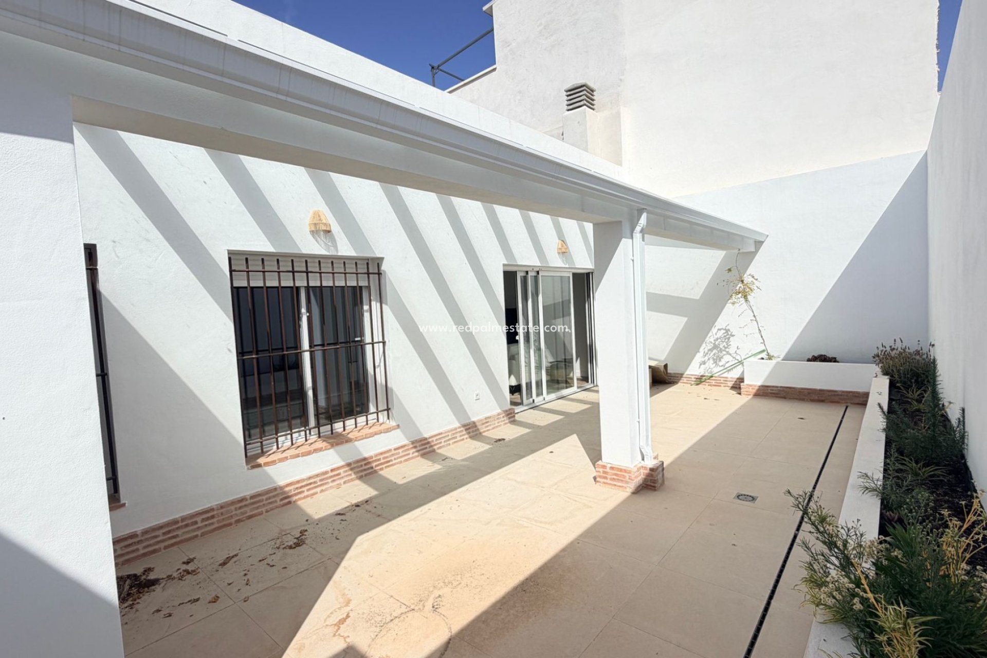 Resale - Town House -
Catral