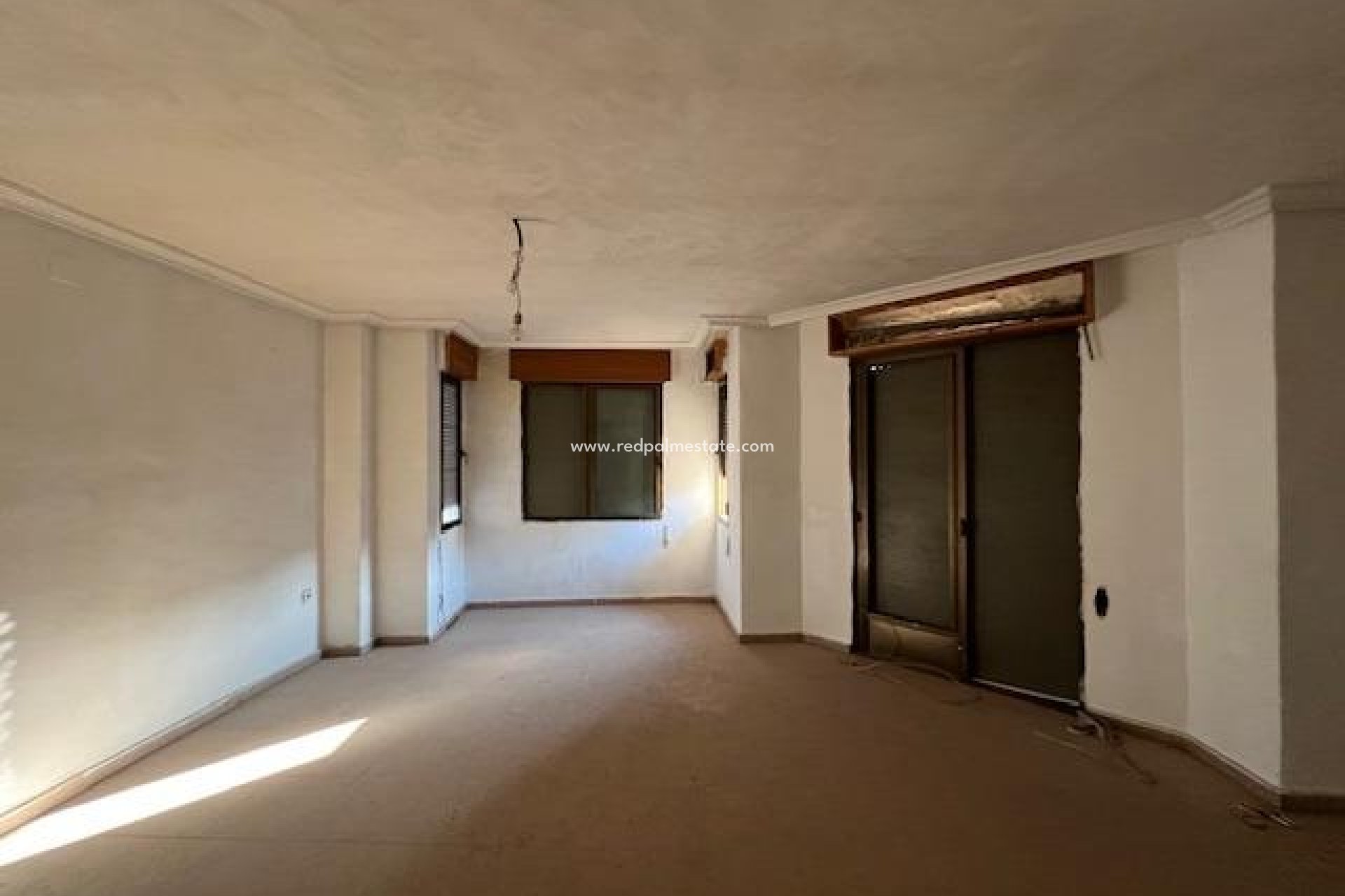 Resale - Town House -
Catral