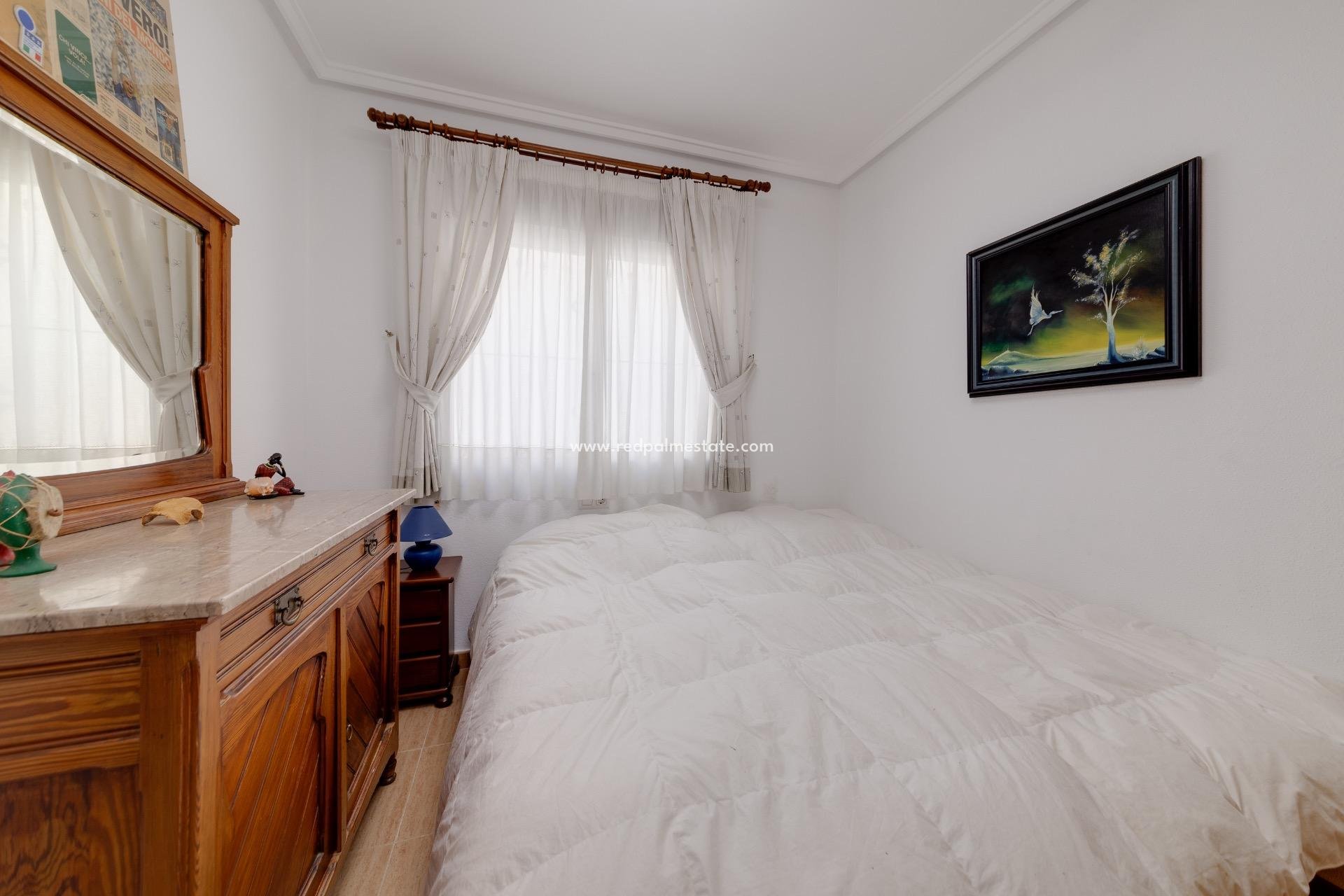 Resale - Town House -
Ciudad Quesada - Altos Del Golf Ii