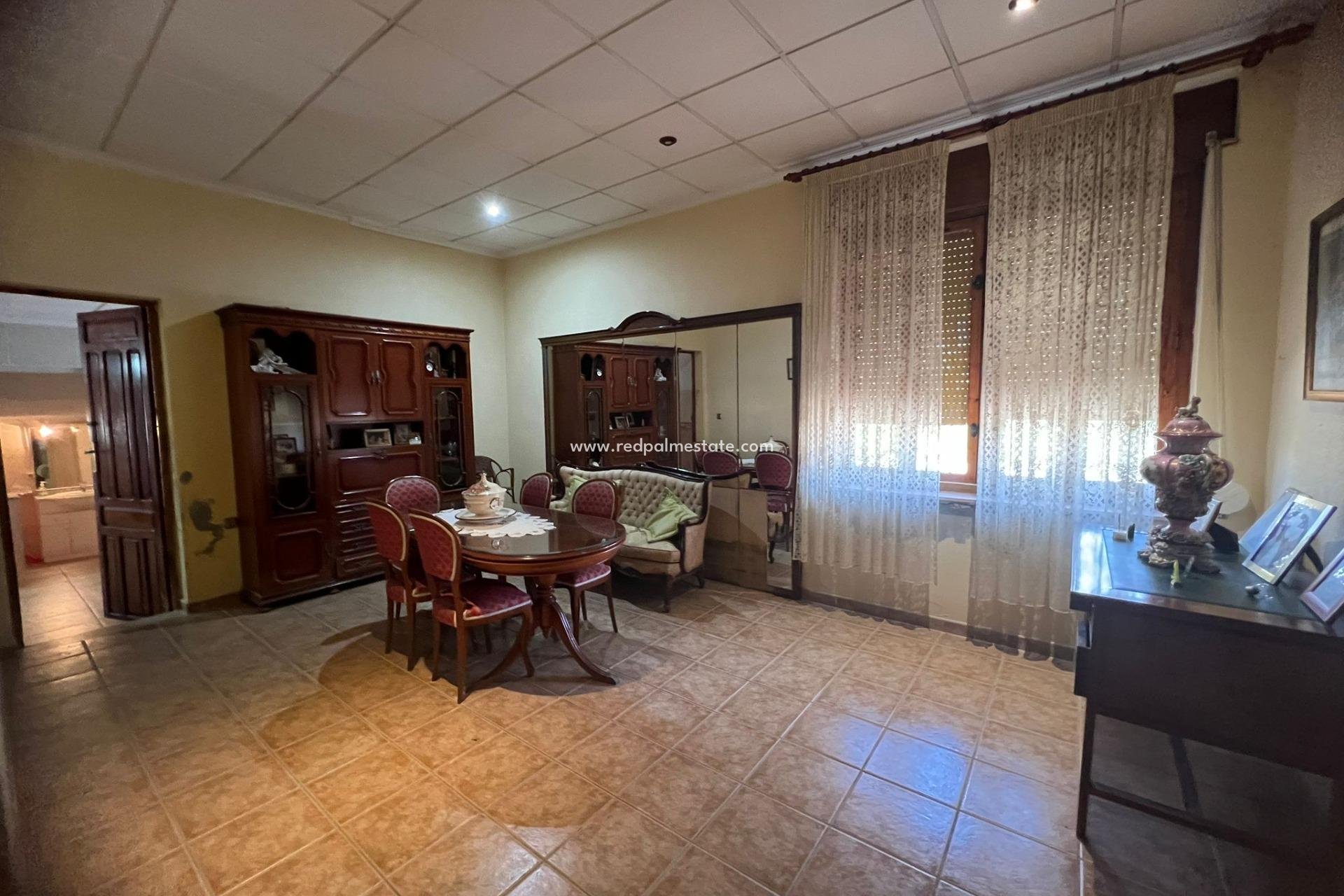 Resale - Town House -
Daya Vieja - Huerta