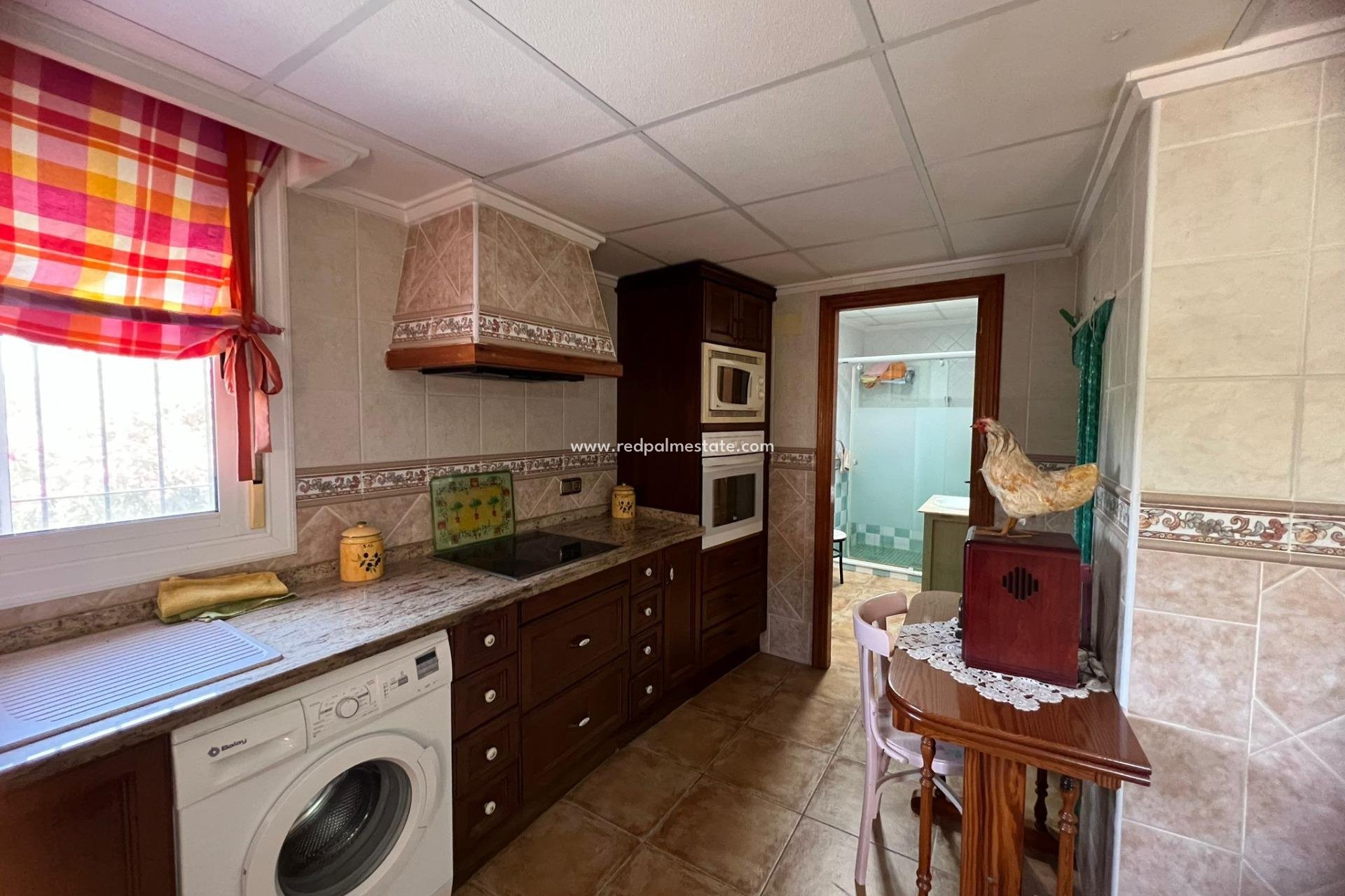 Resale - Town House -
Daya Vieja - Huerta