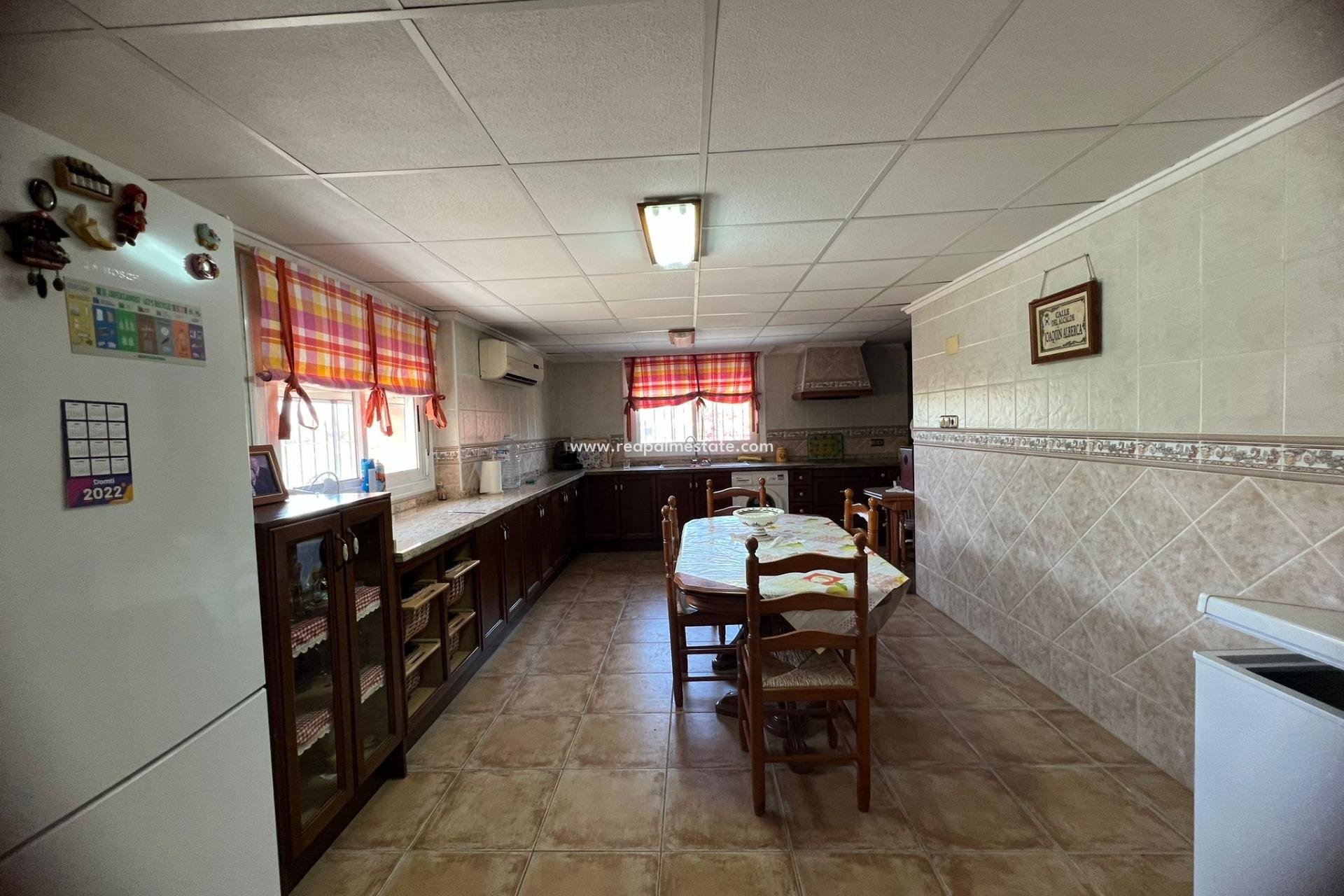 Resale - Town House -
Daya Vieja - Huerta