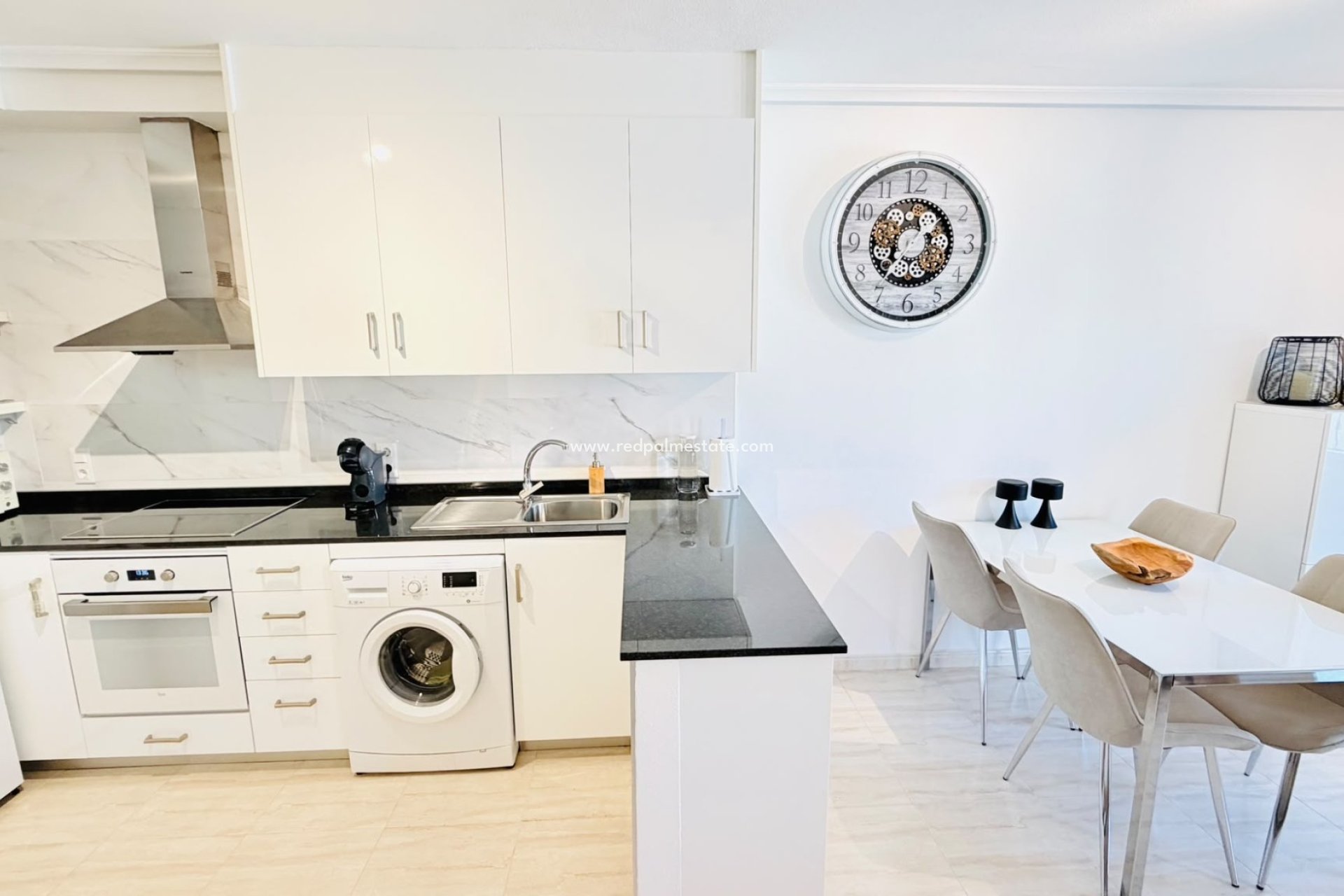 Resale - Town House -
Daya Vieja