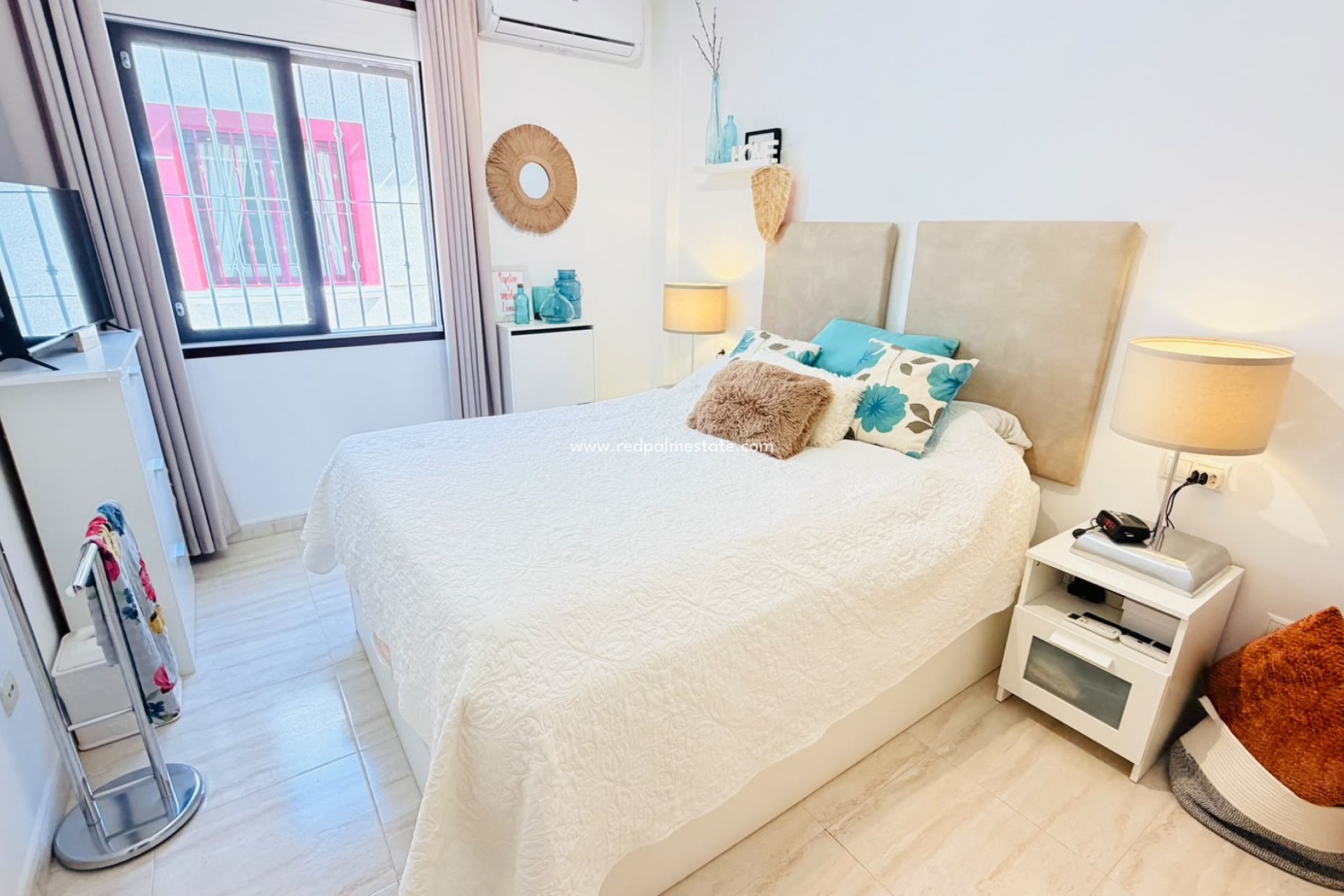 Resale - Town House -
Daya Vieja