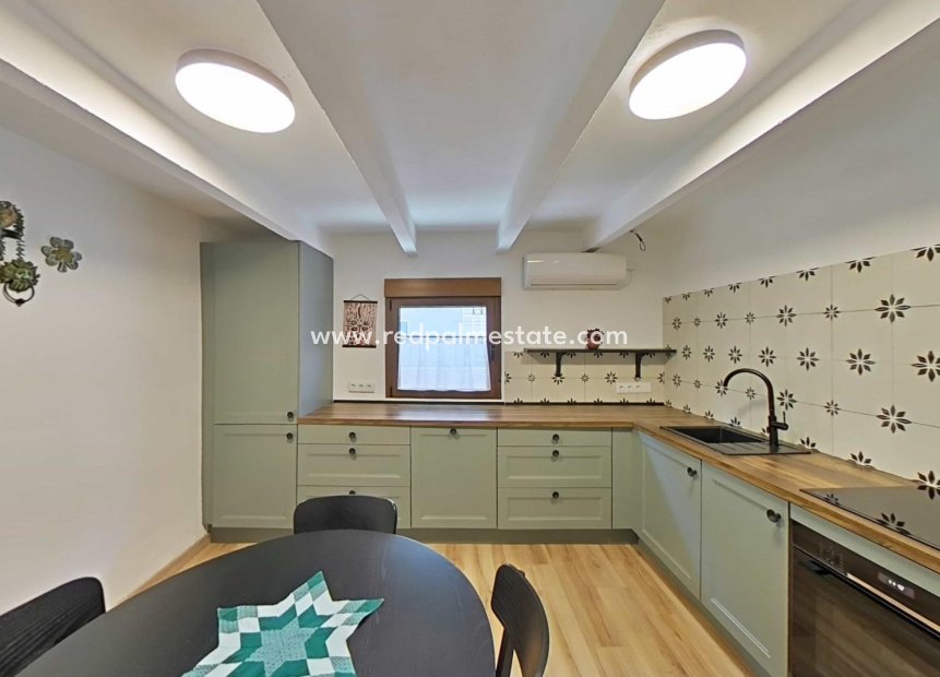 Resale - Town House -
Formentera del Segura - Centro