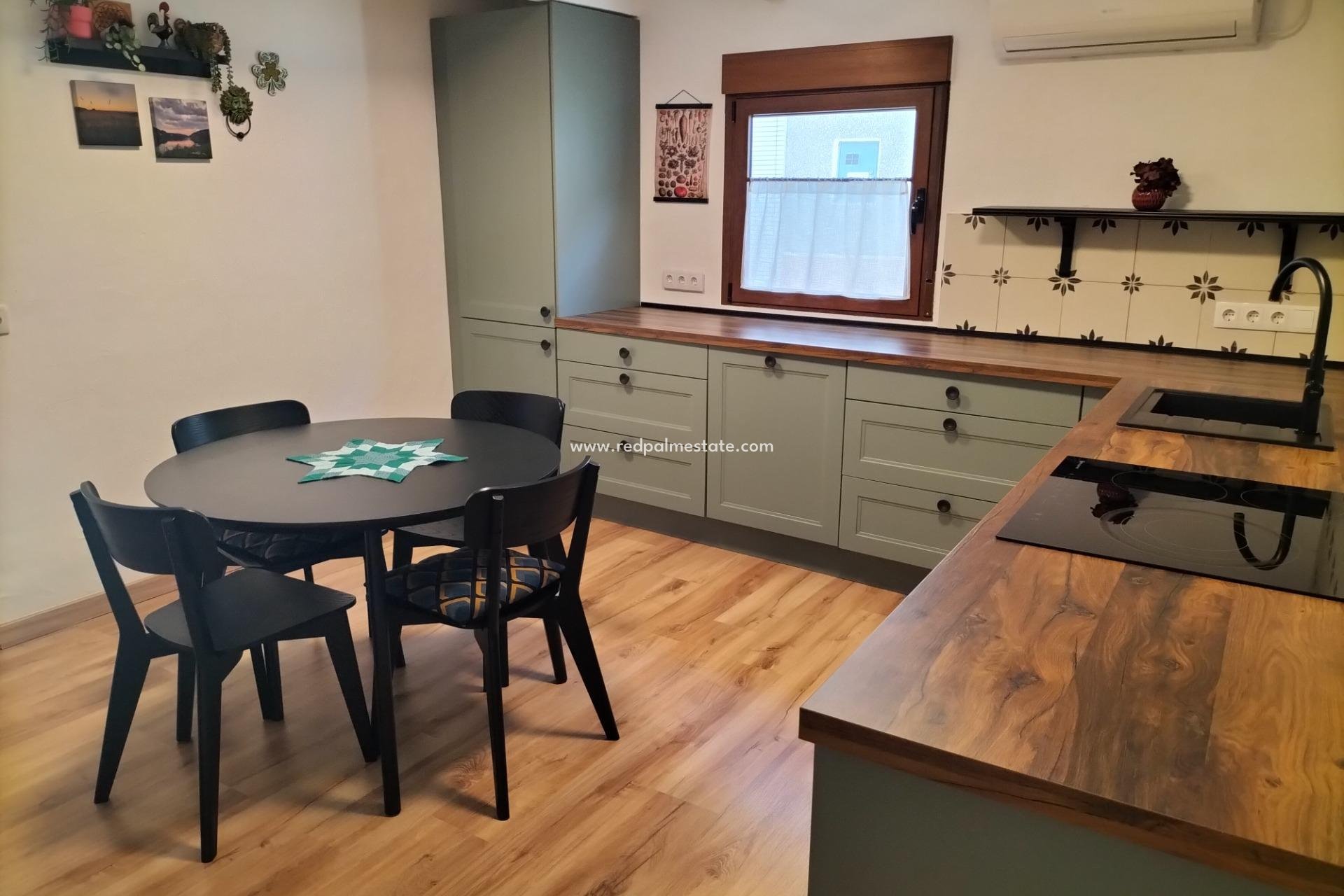 Resale - Town House -
Formentera del Segura - Centro