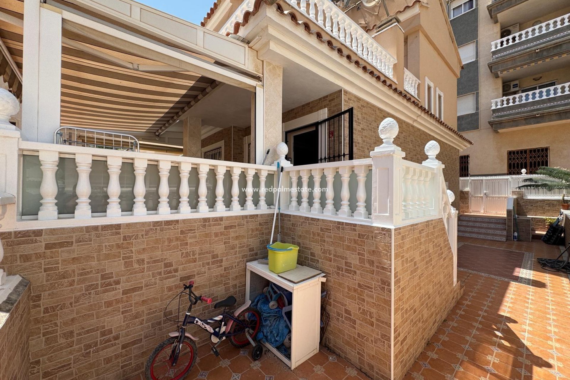 Resale - Town House -
Guardamar del Segura - Urbanizaciones